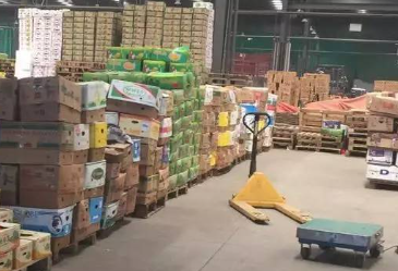 北京密云區(qū)水果批發(fā)市場(chǎng)手動(dòng)液壓搬運(yùn)車(chē)如何搬運(yùn)貨物